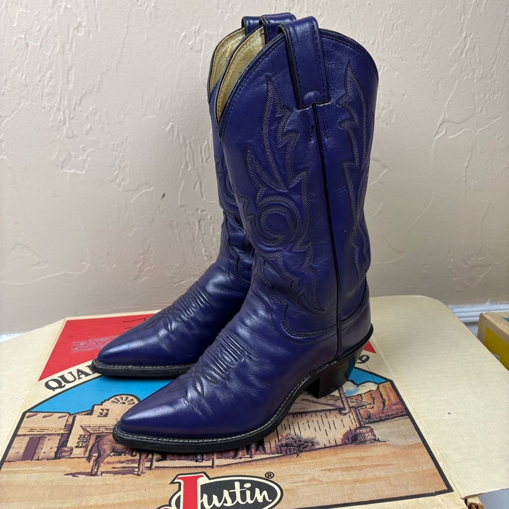 Vintage Justin Cowgirl Western Boots Purple Leather 1980s Women’s size 6.5 4927